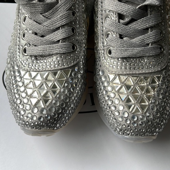 Never worn Steve Madden Women’s Carissa Rhinestone Sneaker - size 8.5M - Picture 8 of 13